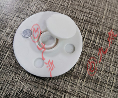 磁鐵粘塑料用什么膠水？九點(diǎn)金屬瞬間膠水應(yīng)用案例