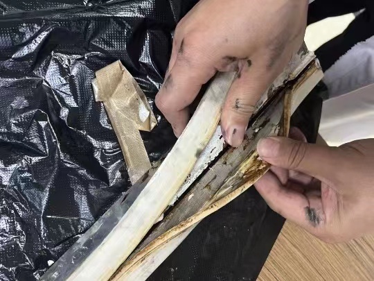 硅膠板粘接鋁板怎么選擇膠水，九點為您推薦耐250℃高溫結構密封膠