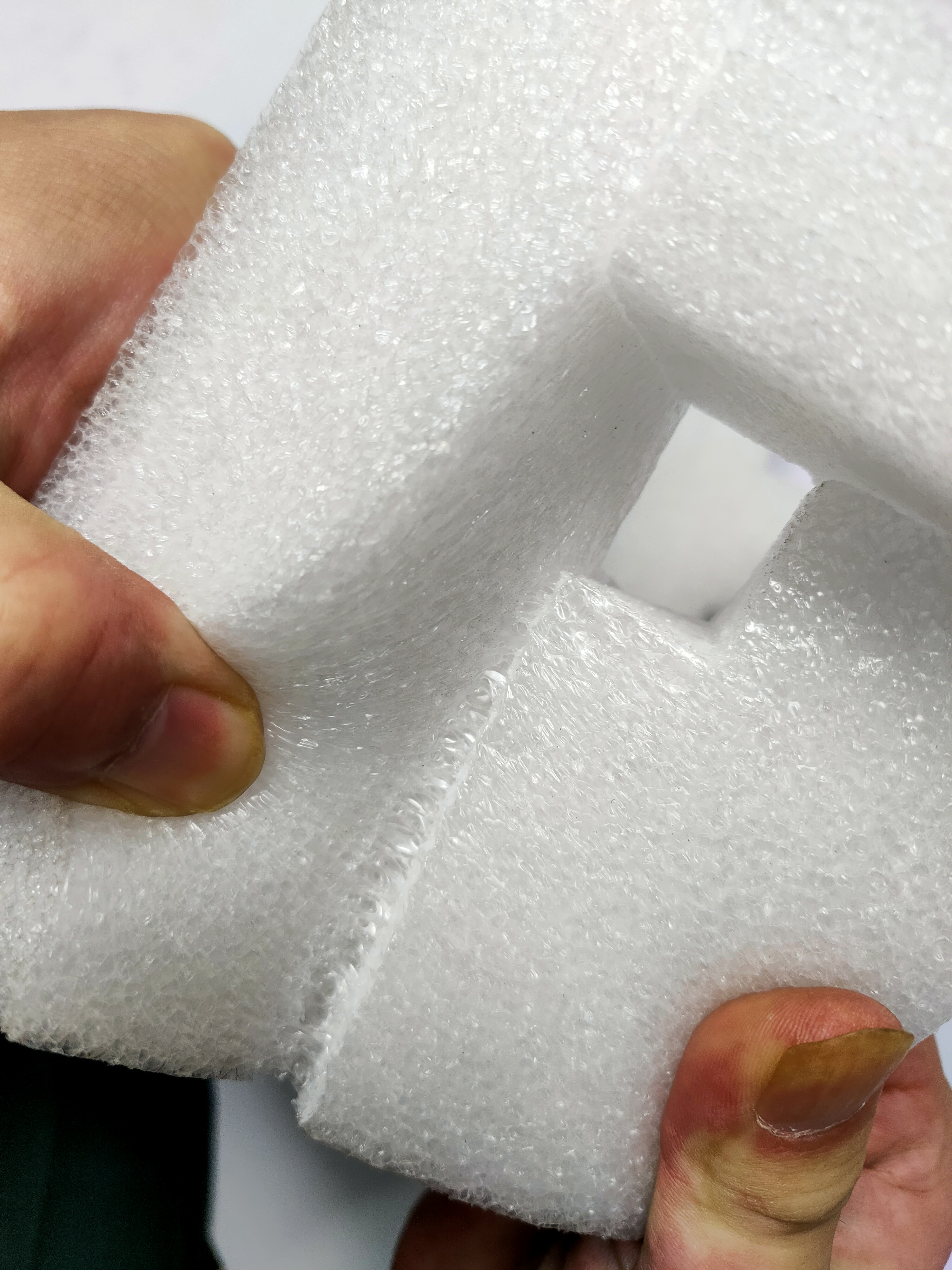 珍珠棉用什么膠水粘合-九點無腐蝕柔韌不發(fā)白epe塑料專用膠水