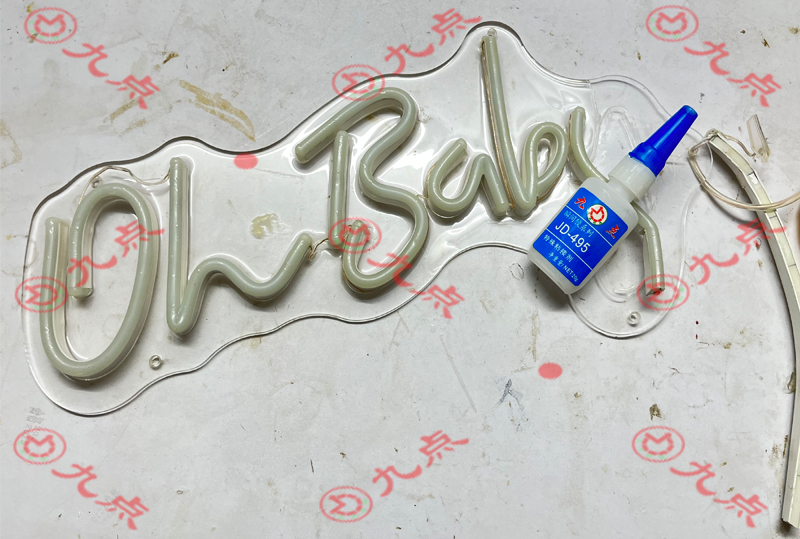 硅膠粘接亞克力專用瞬間膠-東莞九點推薦用8秒定位環(huán)保透明硅膠瞬間膠水